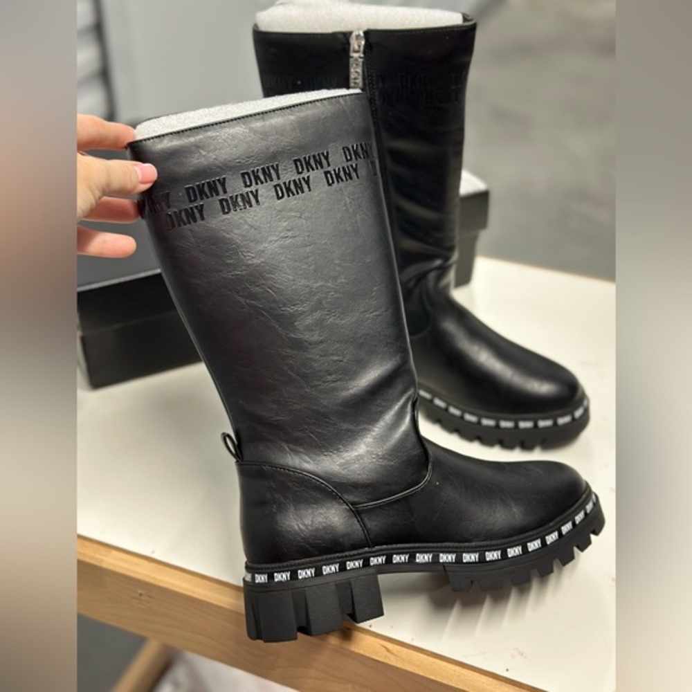 NET DKNY gabby talk in black boots size 4/2,5 girls